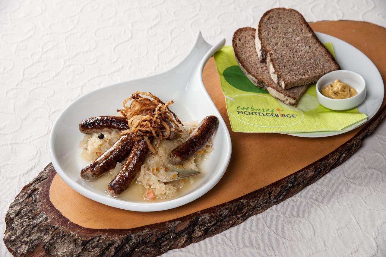 Gasthof & Hotel Goldener Hirsch 바트베르넥임피흐텔게비르거 외부 사진