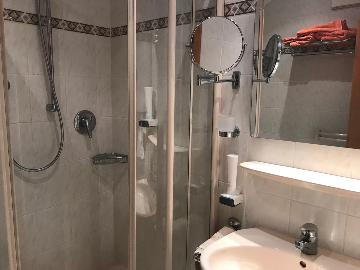 Gasthof & Hotel Goldener Hirsch 바트베르넥임피흐텔게비르거 외부 사진