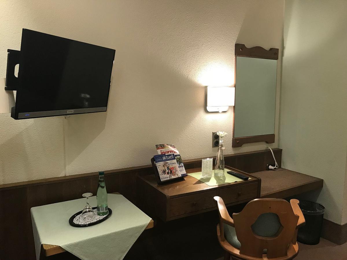 Gasthof & Hotel Goldener Hirsch 바트베르넥임피흐텔게비르거 외부 사진
