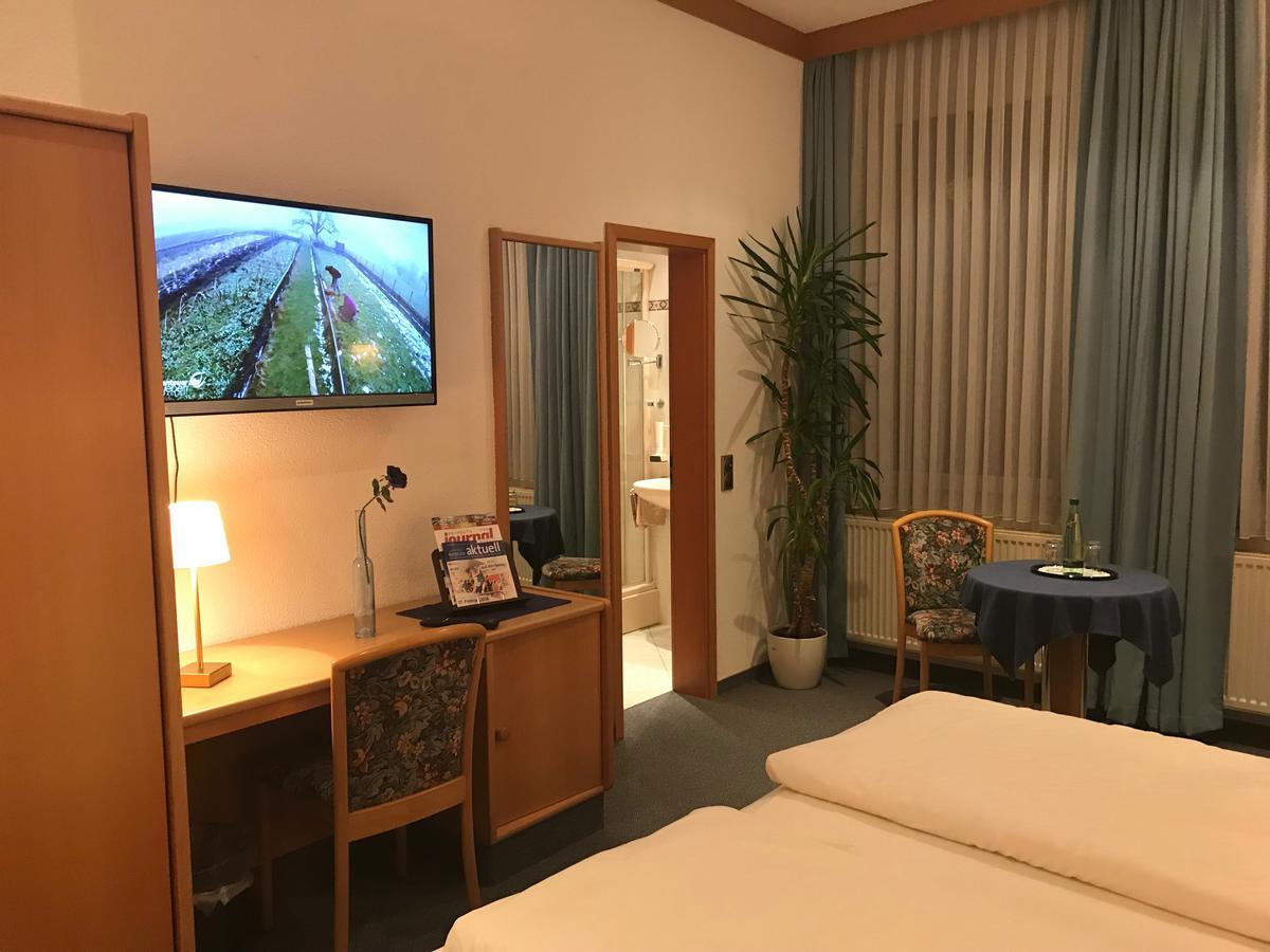 Gasthof & Hotel Goldener Hirsch 바트베르넥임피흐텔게비르거 외부 사진