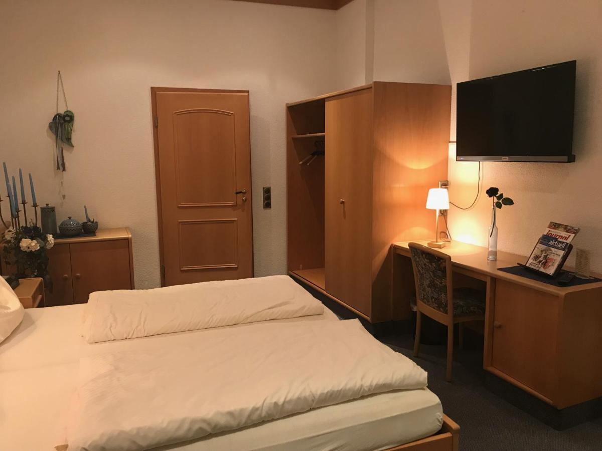 Gasthof & Hotel Goldener Hirsch 바트베르넥임피흐텔게비르거 외부 사진