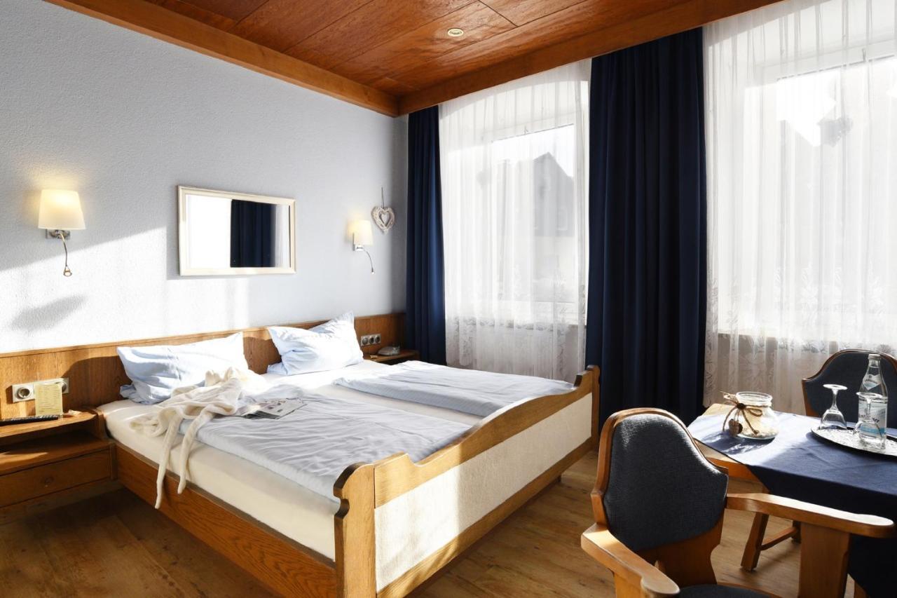 Gasthof & Hotel Goldener Hirsch 바트베르넥임피흐텔게비르거 외부 사진