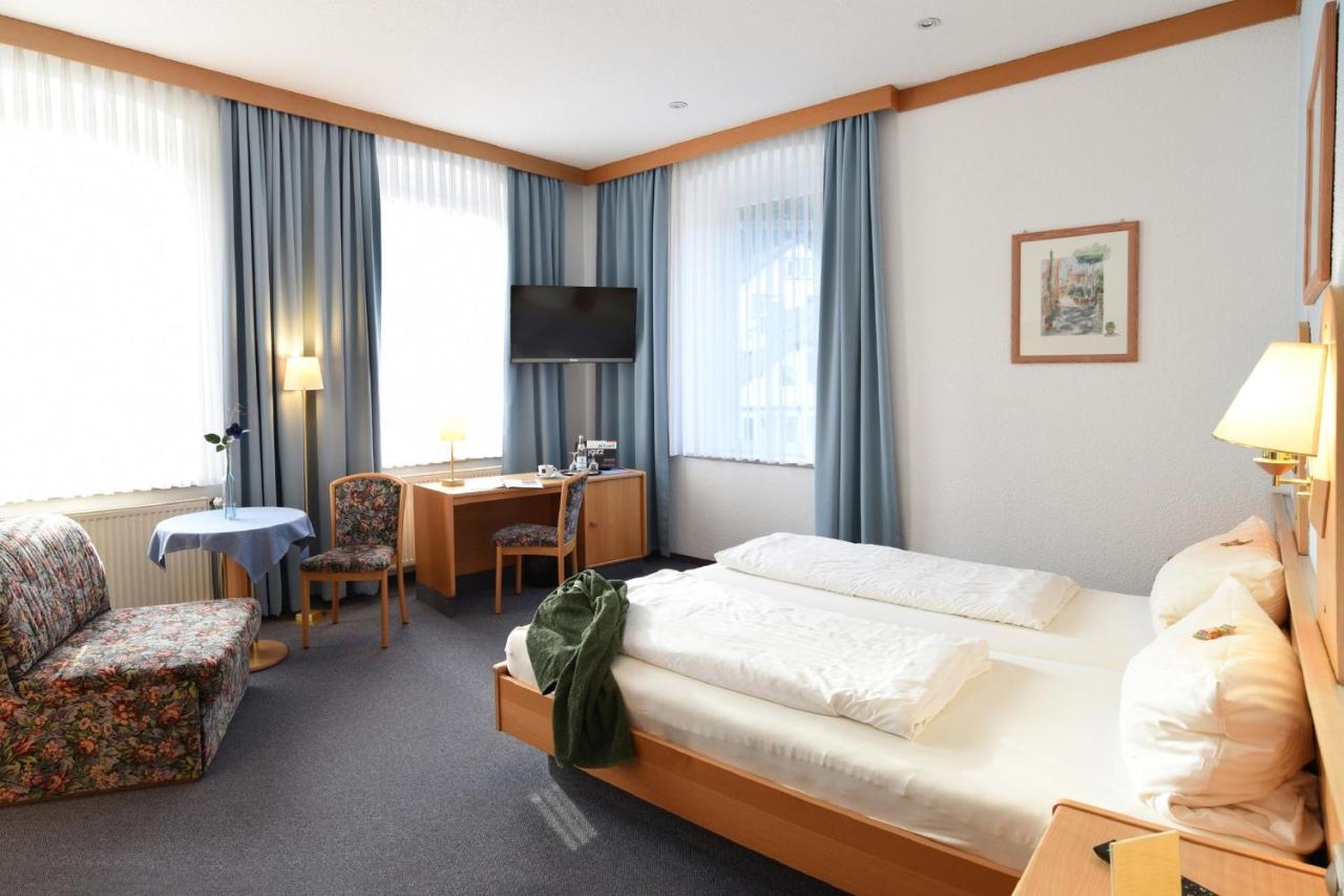 Gasthof & Hotel Goldener Hirsch 바트베르넥임피흐텔게비르거 외부 사진