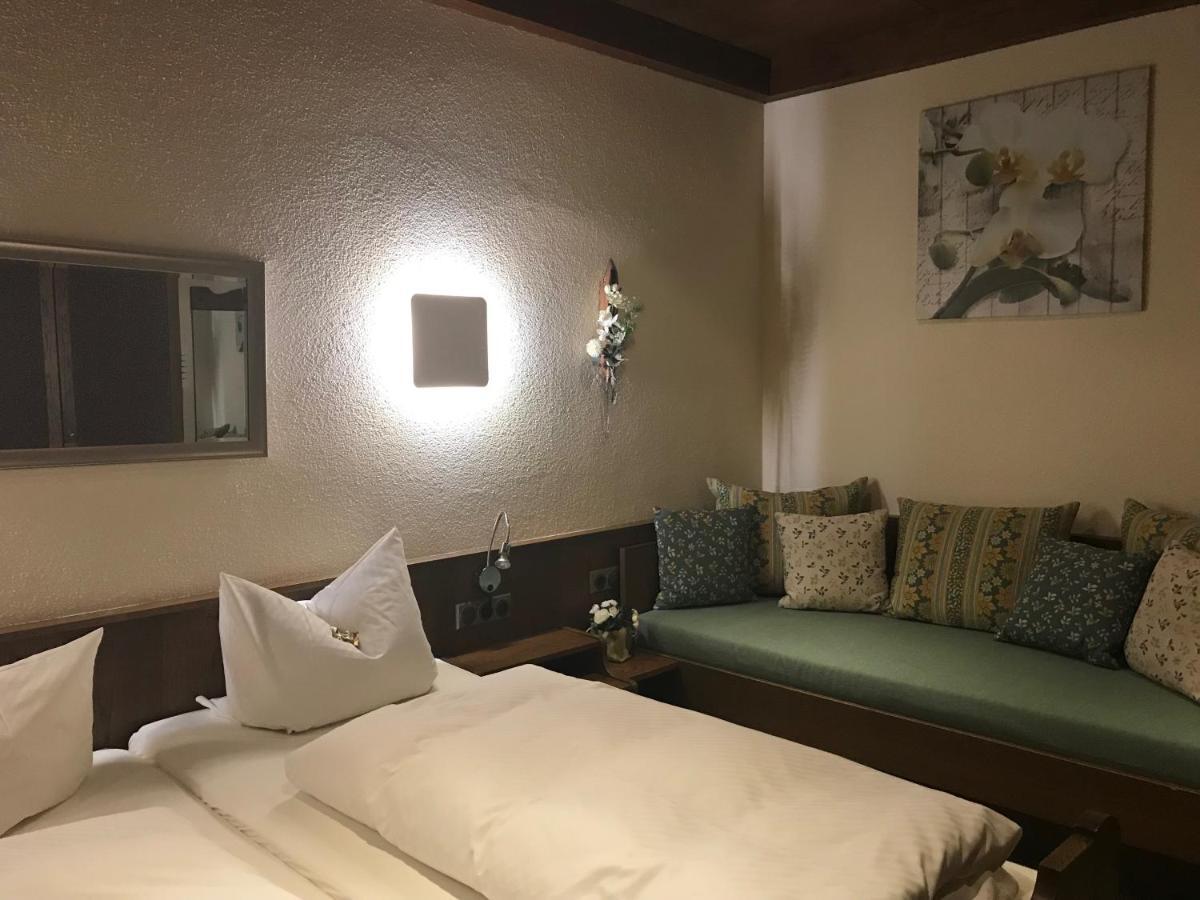Gasthof & Hotel Goldener Hirsch 바트베르넥임피흐텔게비르거 외부 사진