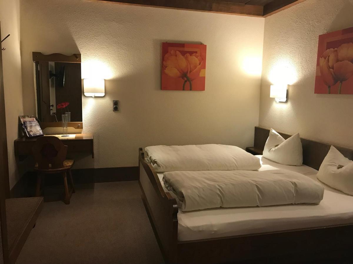 Gasthof & Hotel Goldener Hirsch 바트베르넥임피흐텔게비르거 외부 사진