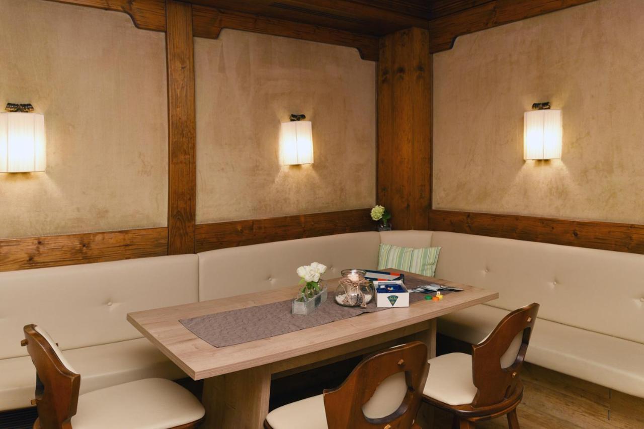 Gasthof & Hotel Goldener Hirsch 바트베르넥임피흐텔게비르거 외부 사진