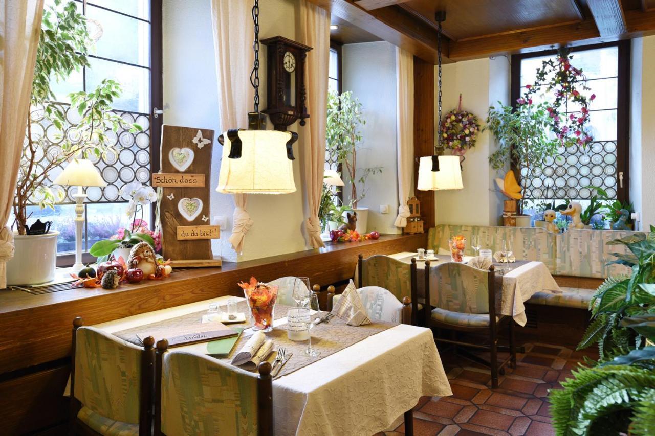 Gasthof & Hotel Goldener Hirsch 바트베르넥임피흐텔게비르거 외부 사진