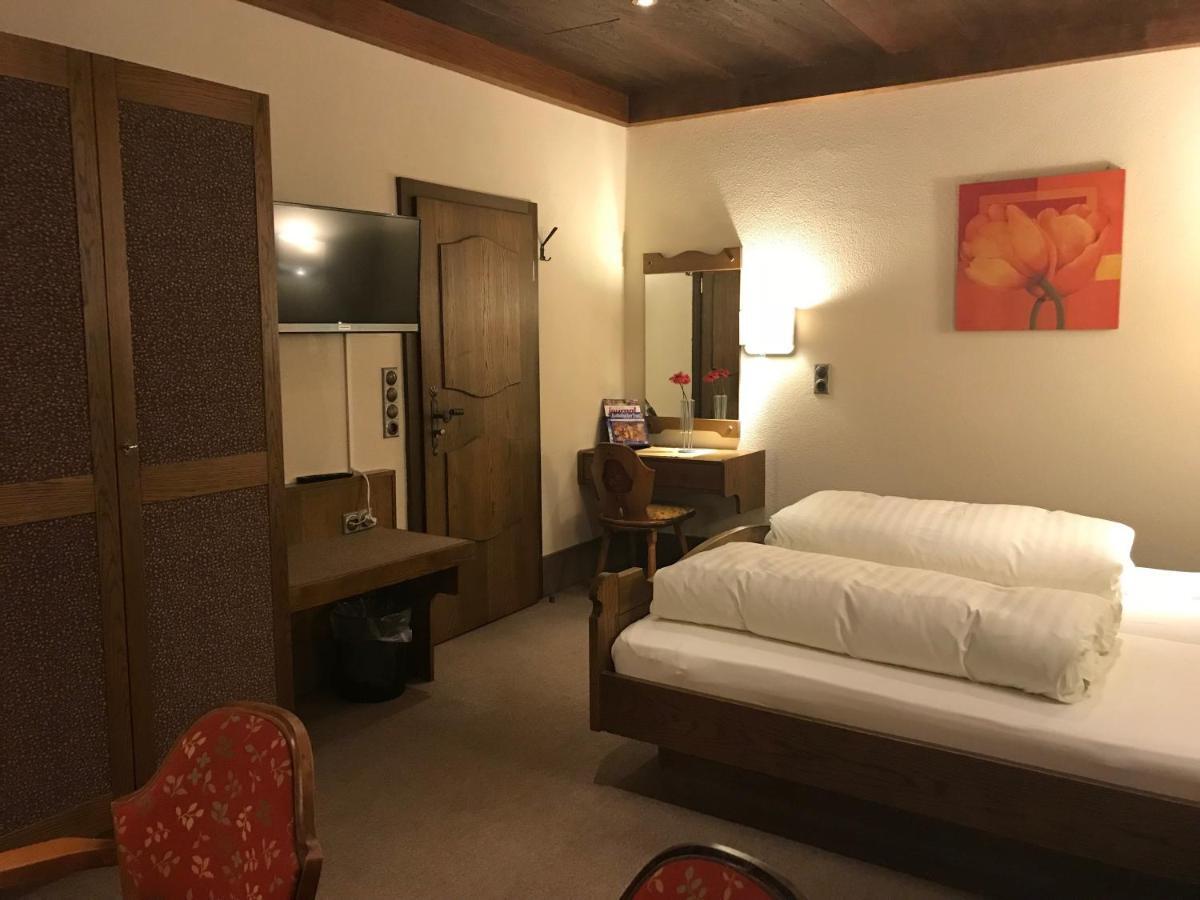 Gasthof & Hotel Goldener Hirsch 바트베르넥임피흐텔게비르거 외부 사진