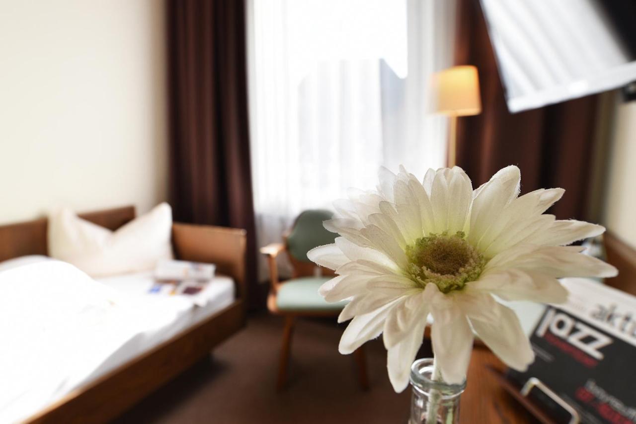Gasthof & Hotel Goldener Hirsch 바트베르넥임피흐텔게비르거 외부 사진