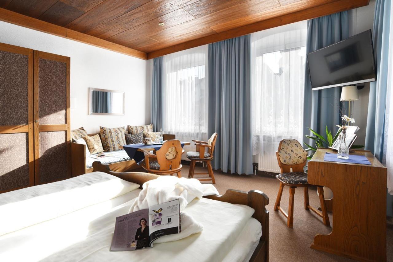 Gasthof & Hotel Goldener Hirsch 바트베르넥임피흐텔게비르거 외부 사진