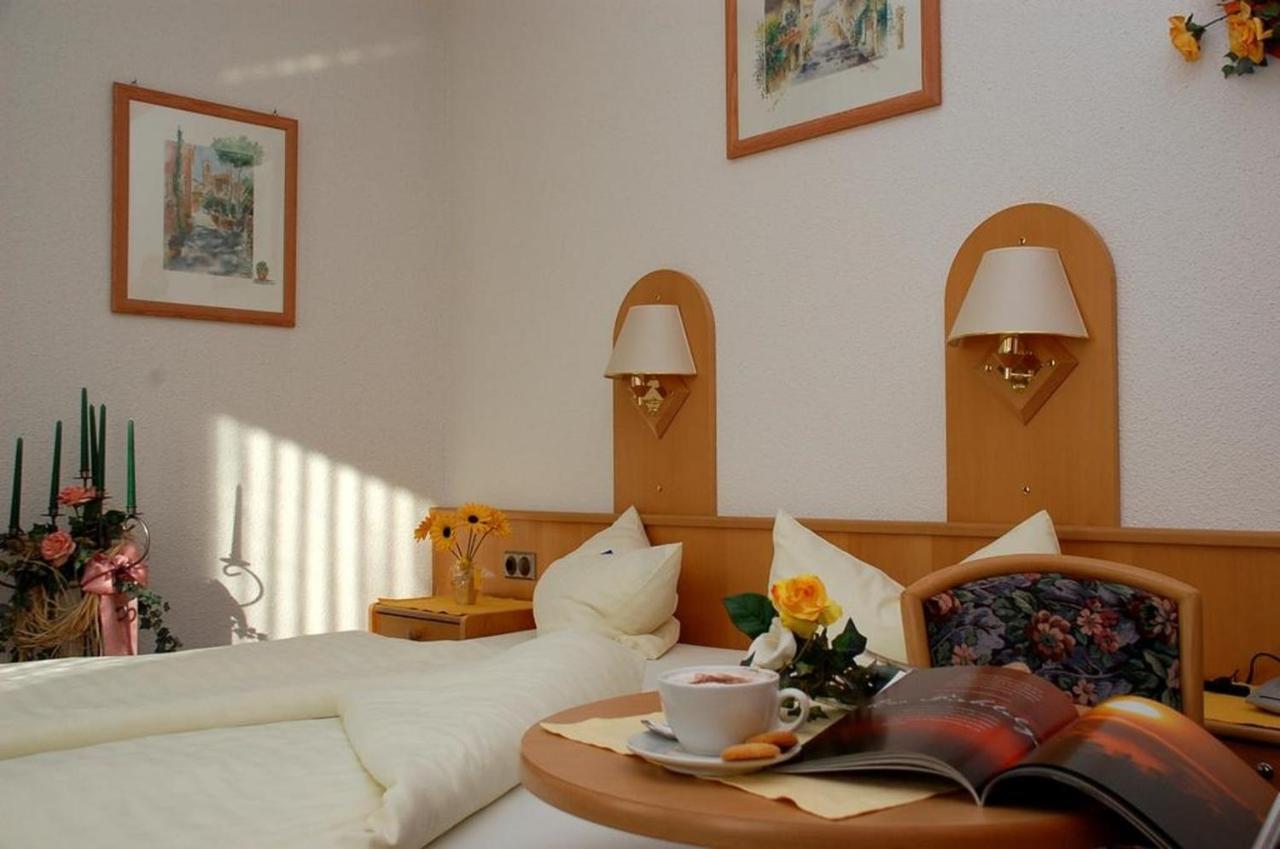 Gasthof & Hotel Goldener Hirsch 바트베르넥임피흐텔게비르거 외부 사진