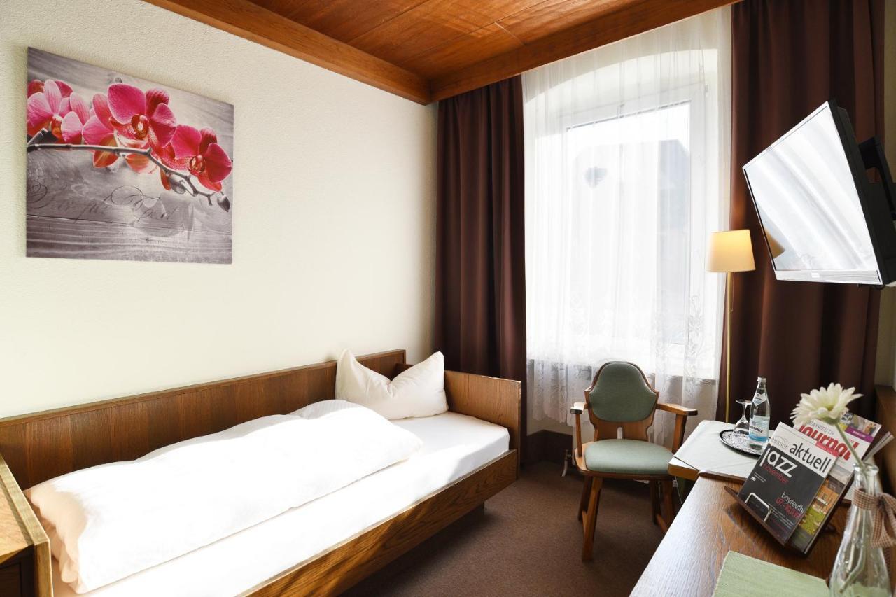 Gasthof & Hotel Goldener Hirsch 바트베르넥임피흐텔게비르거 외부 사진